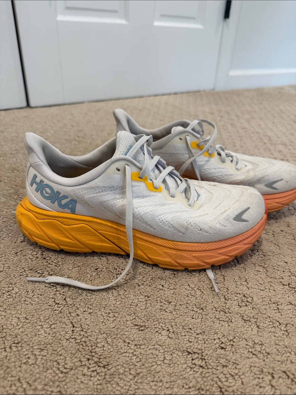 Hoka Arahi 6 Running Shoes with Orange-Yellow Gradient Midsole
